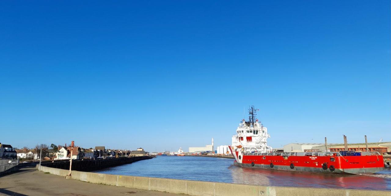 'Harbour View' On The River By Gorleston'S Award Winning Beach - Pet Free! Kültér fotó